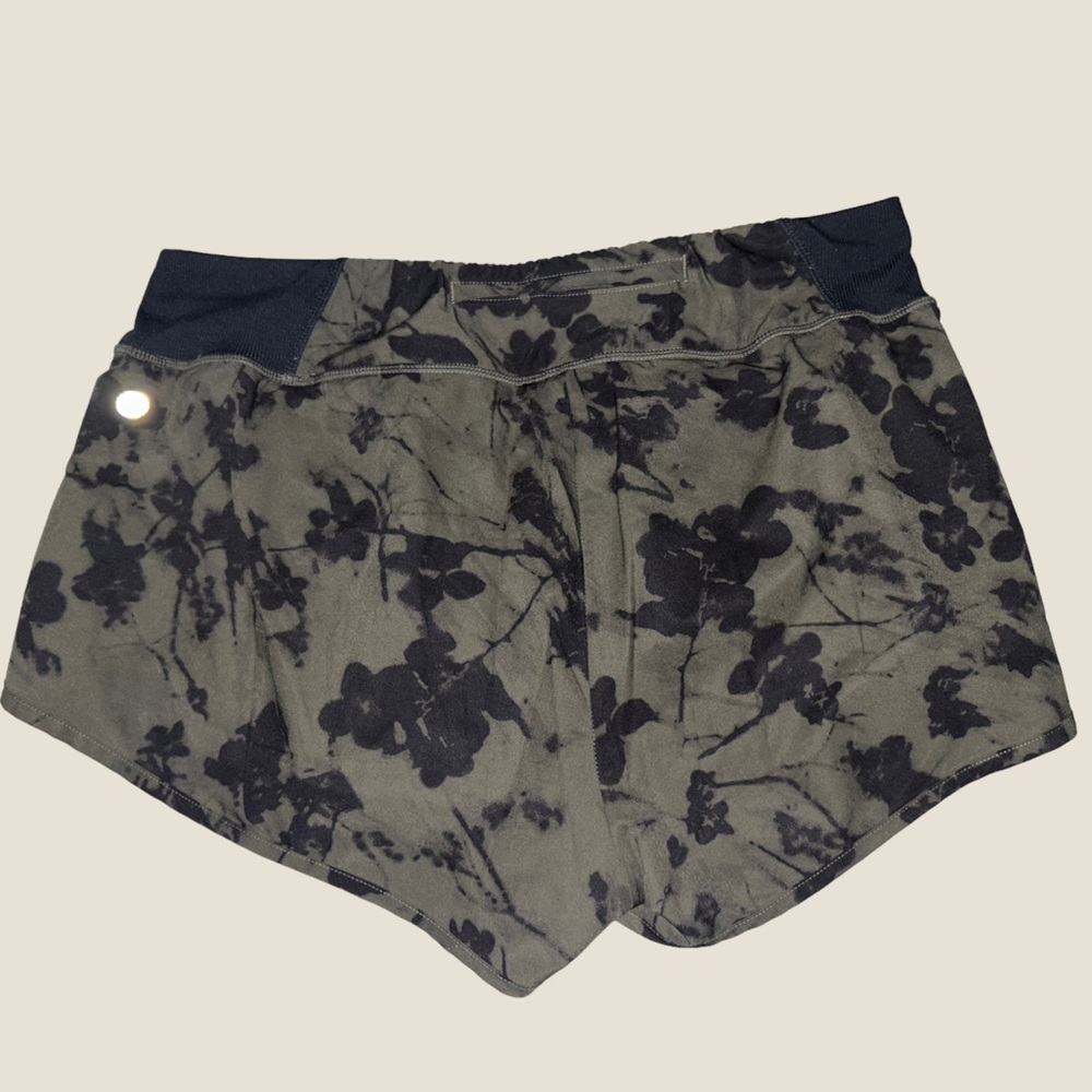 LIKE NEW! Women’s Z By Zella Size Large Athletic Shorts - Picture 2 of 4